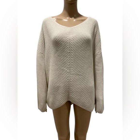 Urban Outfitters Cream Sweater size S - Picture 1 of 3